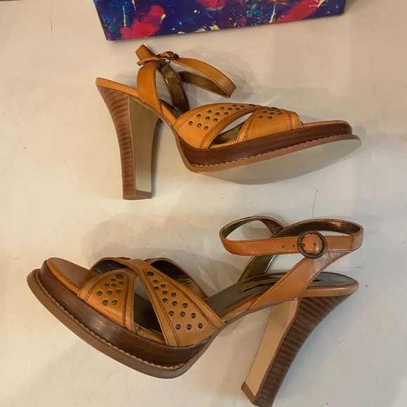 Chinese Laundry camel leather heels with ankle straps various sizes  all NIB - Picture 5 of 7